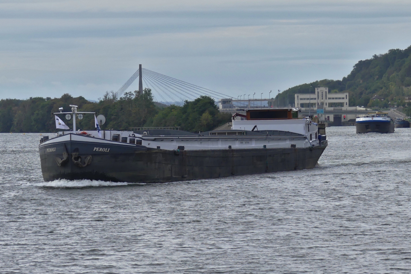 GMS PEROLI, ENI 02314434, gemeldet in Maasbracht, f�hrt aus dem Lanaye Kanal auf die Maas ein  in Richtung Maastricht. 17.09.2026 
