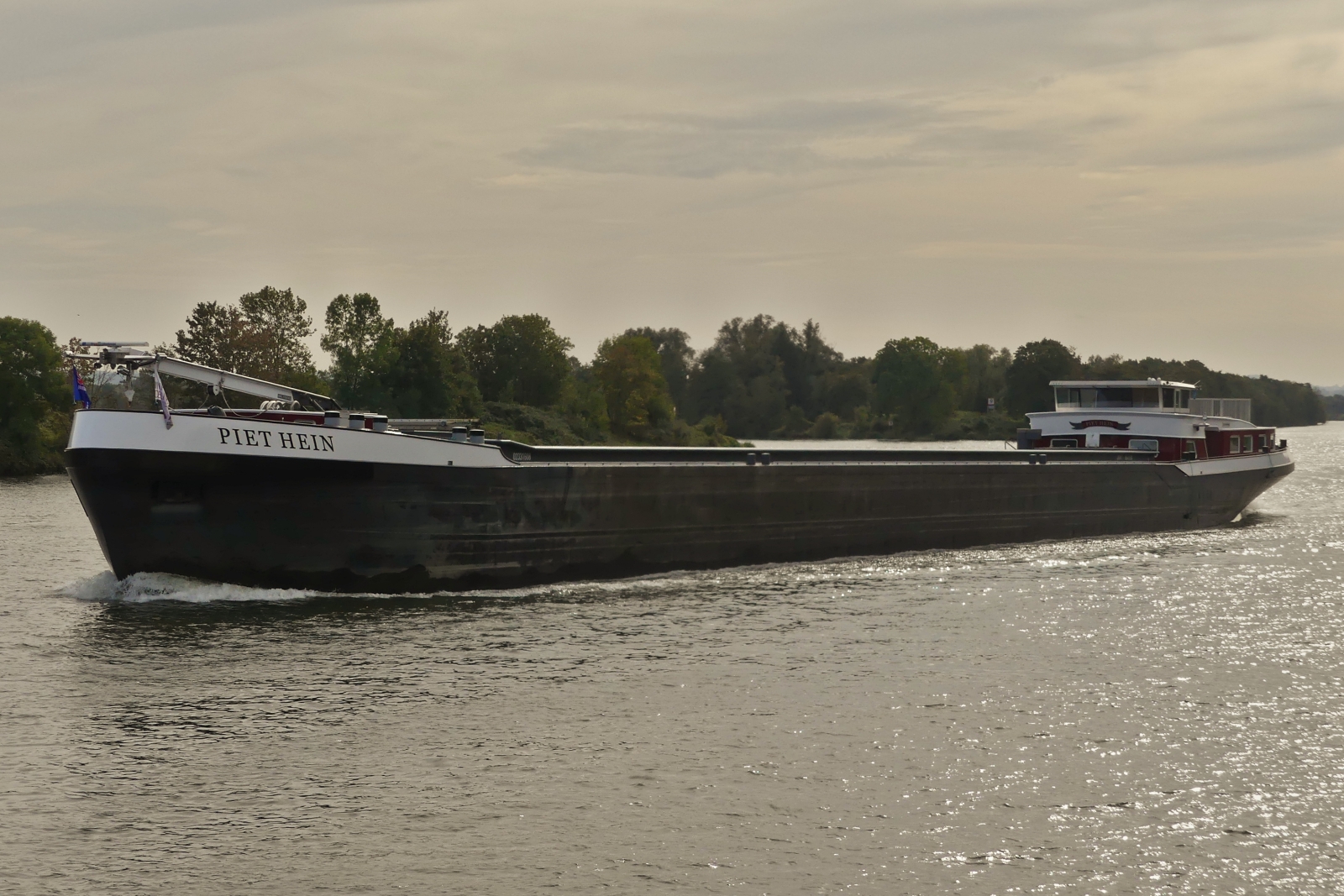 GMS Piet HEIN, ENI 02331608, Heimathafen Hardinxveld, EX Morgenster2, L 86 m; B 9,5 m; T 2018; Tiefgang 3,5 m; Bj 2009, auf der Maas zu Tal, an der Niederländisch – Belgischen Grenze. 06.10.2023