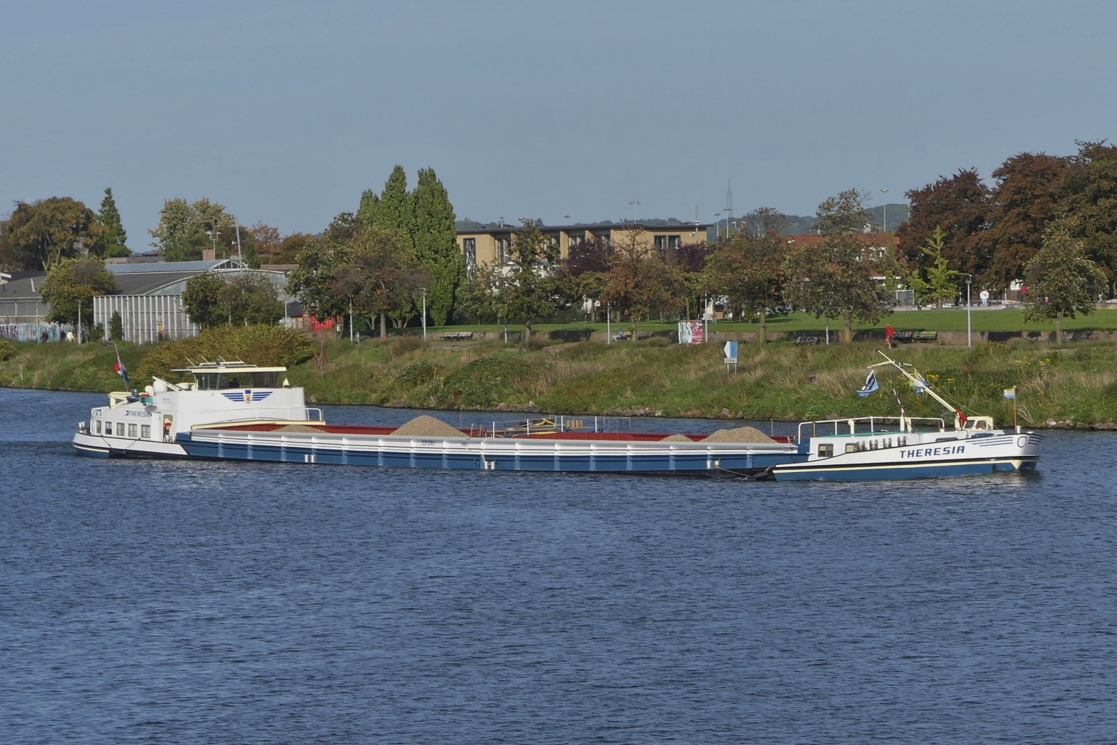 GMS Theresia, ENI 03110611, L 85 m; B 9,5 m;T 1506, zu Berg auf der Maas in Maastricht. 10.2023 