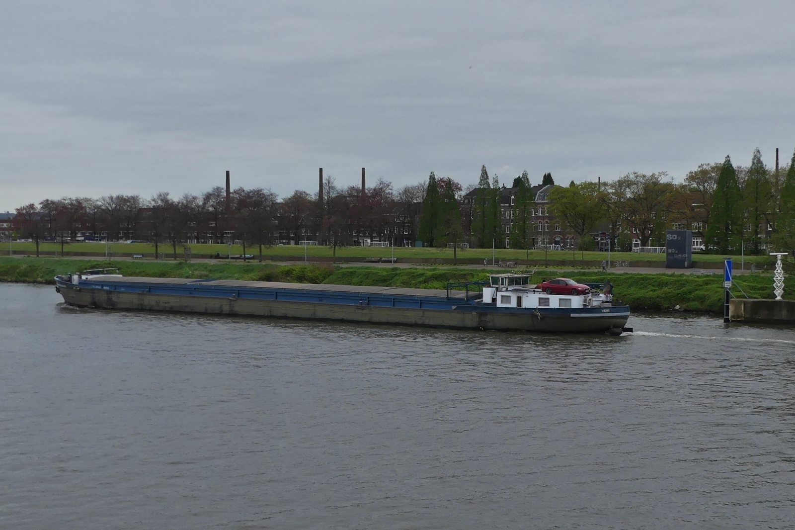 GMS Veni, Euronr: 06002565, Ex-Name: Aenne Herrmann, Patty, Bj 1959; L 86 m; B 8,20 m, Tonnage 1149 t;  gemeldet in: Gent, zu Tal auf der Maas in Maastricht. 04.2024

