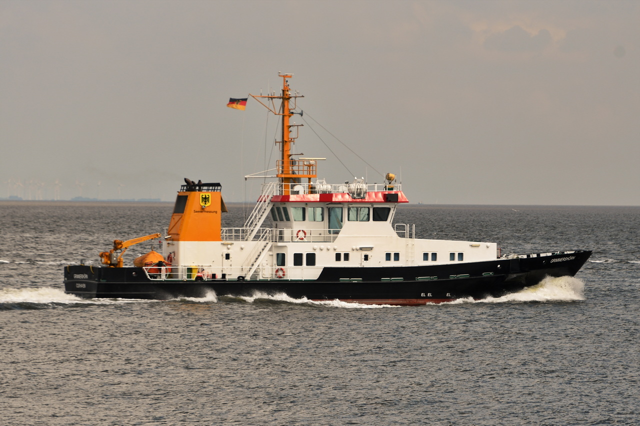 GRIMMERSH�RN , Vermessungsschiff ,  IMO 9586174 , Baujahr 2009 , 38 x 8 m , Cuxhaven-Alte Liebe , 03.06.2026