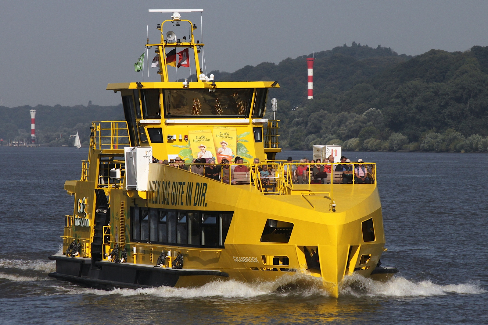 Hadag Hafenfähre GRASBROOK (ENI 04814640); Eigner/Betreiber: Hadag; Datum: 13.08.2025; Aufnahmeort: Elbe/Hafen Hamburg, Deutschland.