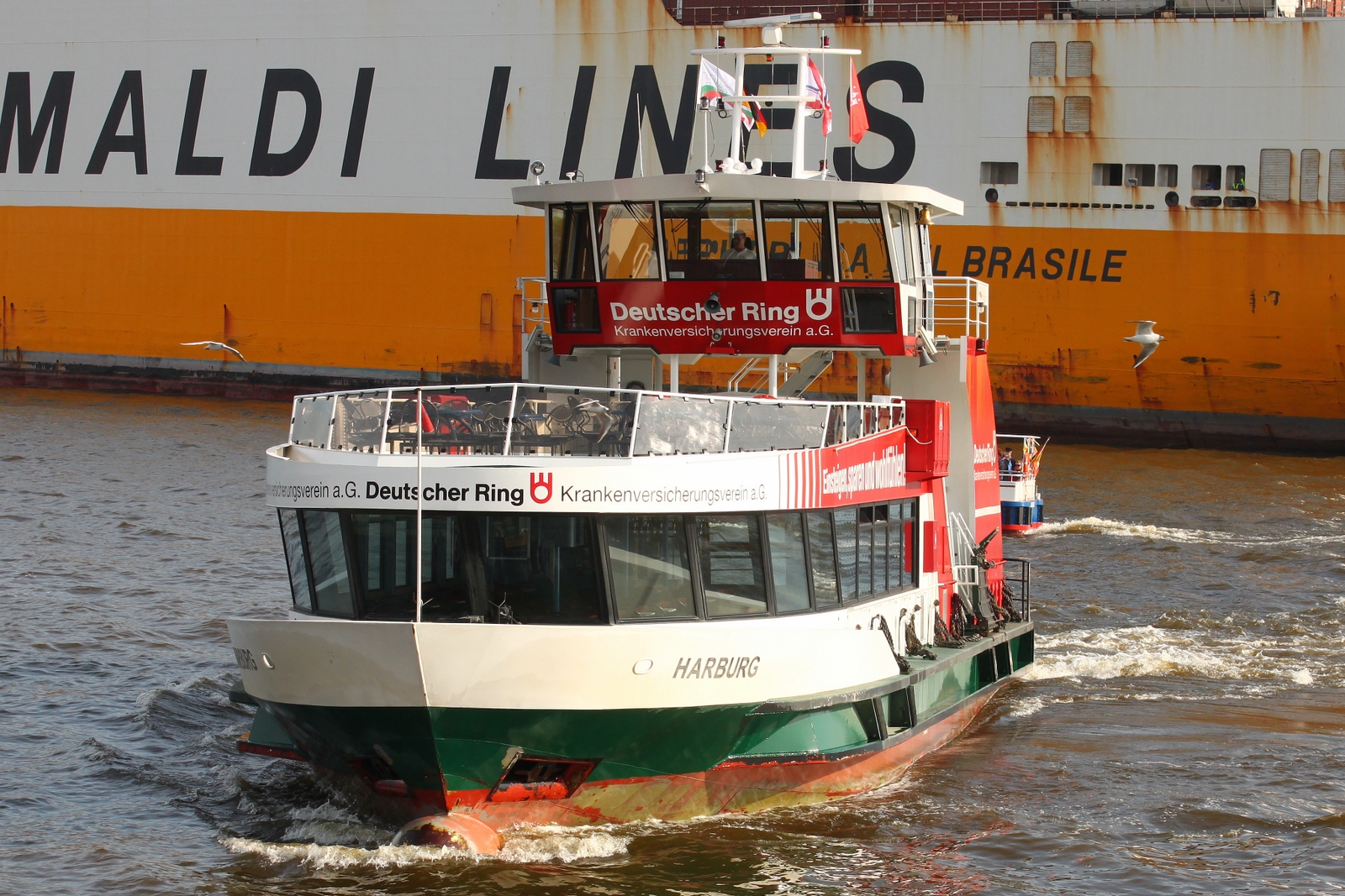 Hadag Hafenfähre HARBURG (ENI 04807990); Eigner/Betreiber: Hadag; Datum: 05.05.2011; Aufnahmeort: Elbe/Hafen Hamburg, Deutschland.