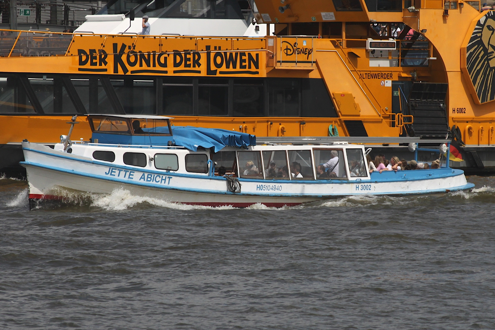 Hafenbarkasse JETTE ABICHT (ENI 05104940); Eigner/Betreiber: Reederei Rainer Abicht; Datum: 11.07.2025; Aufnahmeort: Elbe/Hafen Hamburg, Deutschland.