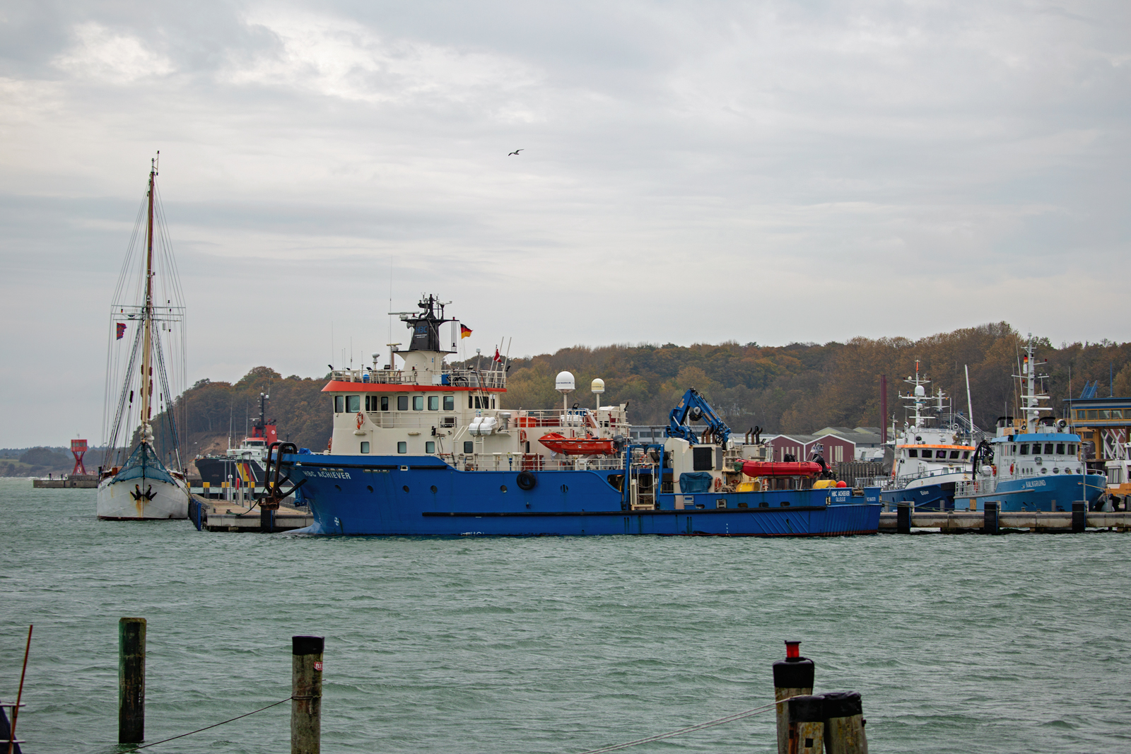 HBC ACHIEVER (IMO 9647978) im Sturm geschütztem Sassnitzer Hafen. - 24.10.2023
