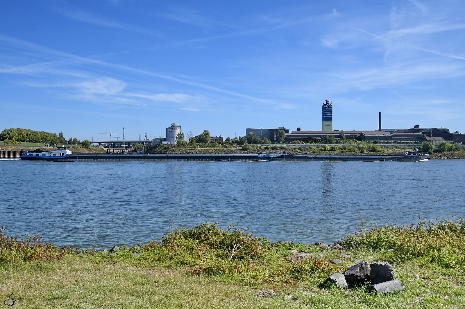Hier zu sehen der Koppelverband CHRISTIANE DEYMANN I (ENI: 02324750) und CHRISTIANE DEYMANN II (ENI: 02323261) auf dem Rhein bei Duisburg. (September 2025)