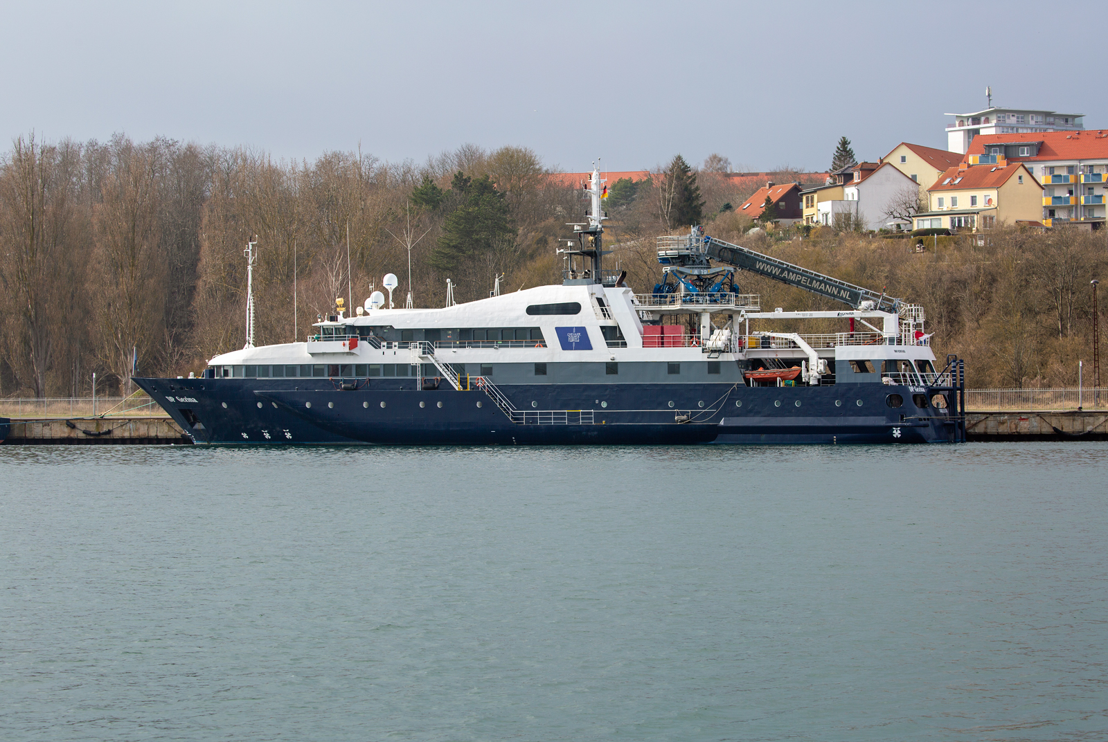 Hotelschiff DP GEZINA (IMO 9295103) im Sassnitzer Hafen. - 31.03.2023
