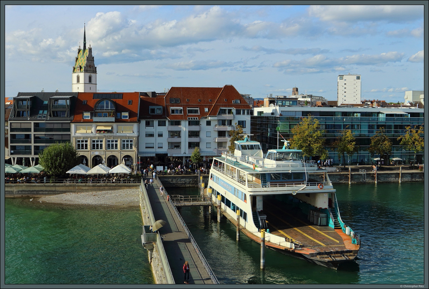 In Friedrichshafen liegt am 04.10.2023 die wenige Tage zuvor ausgemusterte Fähre  Fontainebleau  vor Anker. Sie wurde 1970 in Dienst gestellt und soll als Clubheim für einen Yachtclub umgebaut werden.