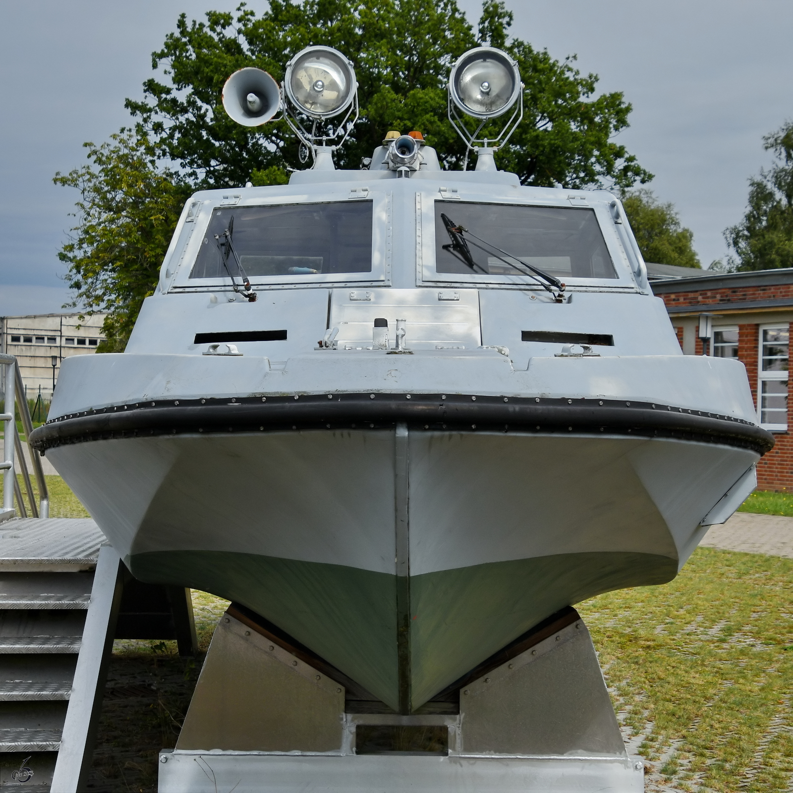 In der Schiffswerft Rechlin wurden ab 1975 89 Grenzsicherungsboote vom Typ GSB 075 gebaut, welche hauptsächlich für die Grenztruppen der DDR bestimmt waren. (Luftfahrttechnisches Museum Rechlin, August 2023)