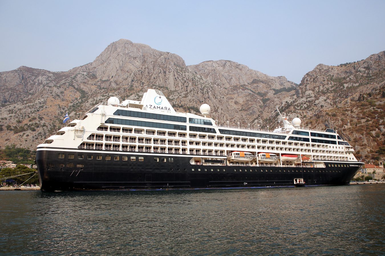 Kreuzfahrtschiff AZAMARA ONWARD (IMO 9187887) in der Bucht von Kotor (Montenegro), Adria, Mittelmeer, 07.09.2026