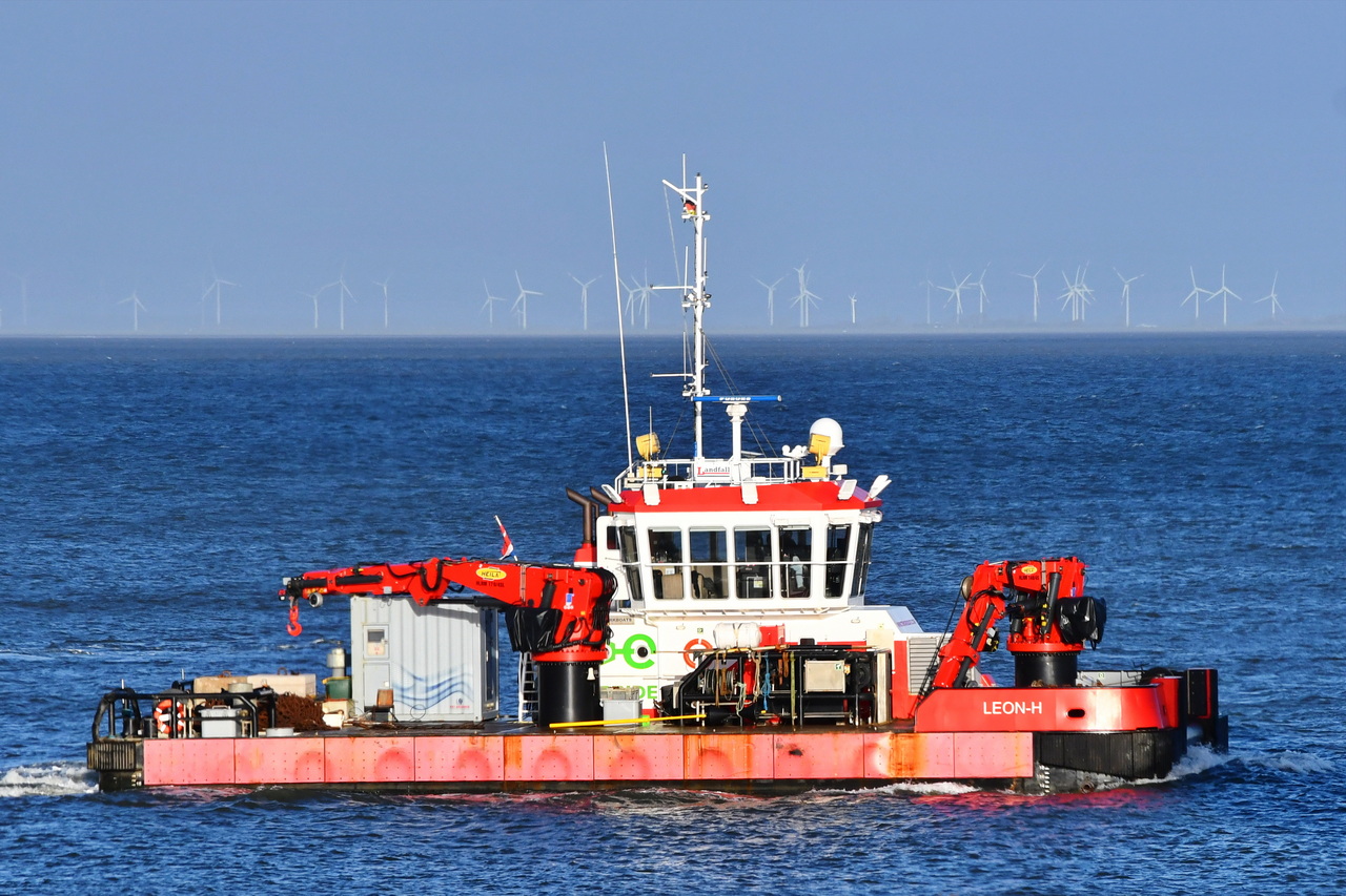 LEON-H , Versorgungsschiff ,  , IMO 1013212 , Baujahr 2024 , 24 x 10 m , 30.10.2025 ,Cuxhaven , Alte Liebe , 