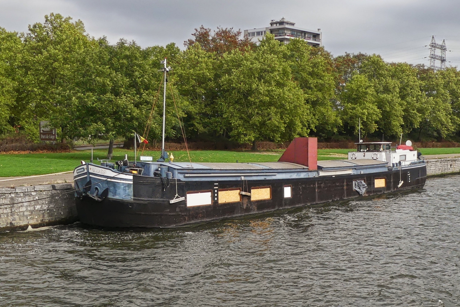 LOANDA; ENI 6000830; GMS; weiteres unbekannt; hat am Ufer nahe Lüttich festgemacht. 18.09.2025