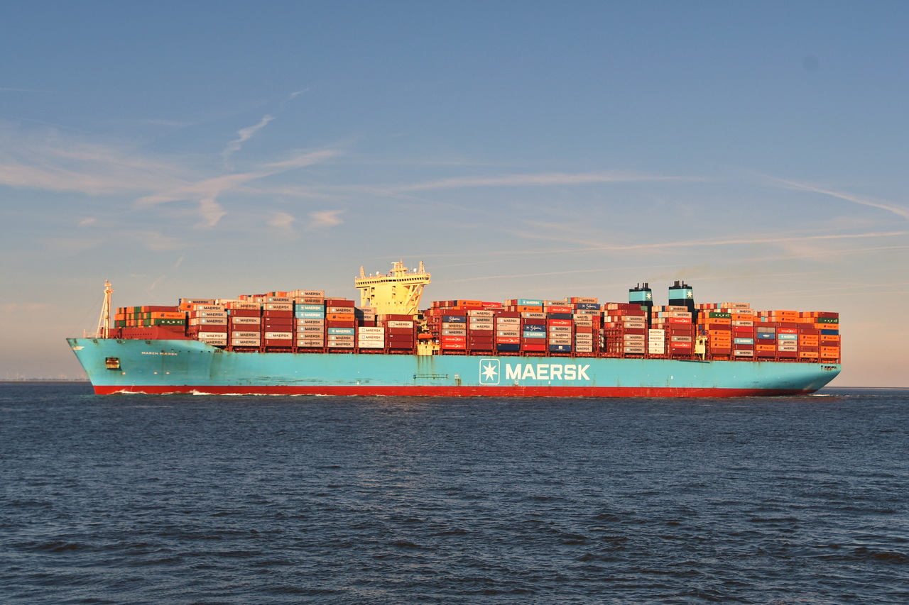 MAREN MAERSK , Containerschiff , IMO  9632129 , Baujahr 2014 , 399 x 60 m , 18340 TEU , Cuxhaven-Alte Liebe , 26.05.2026