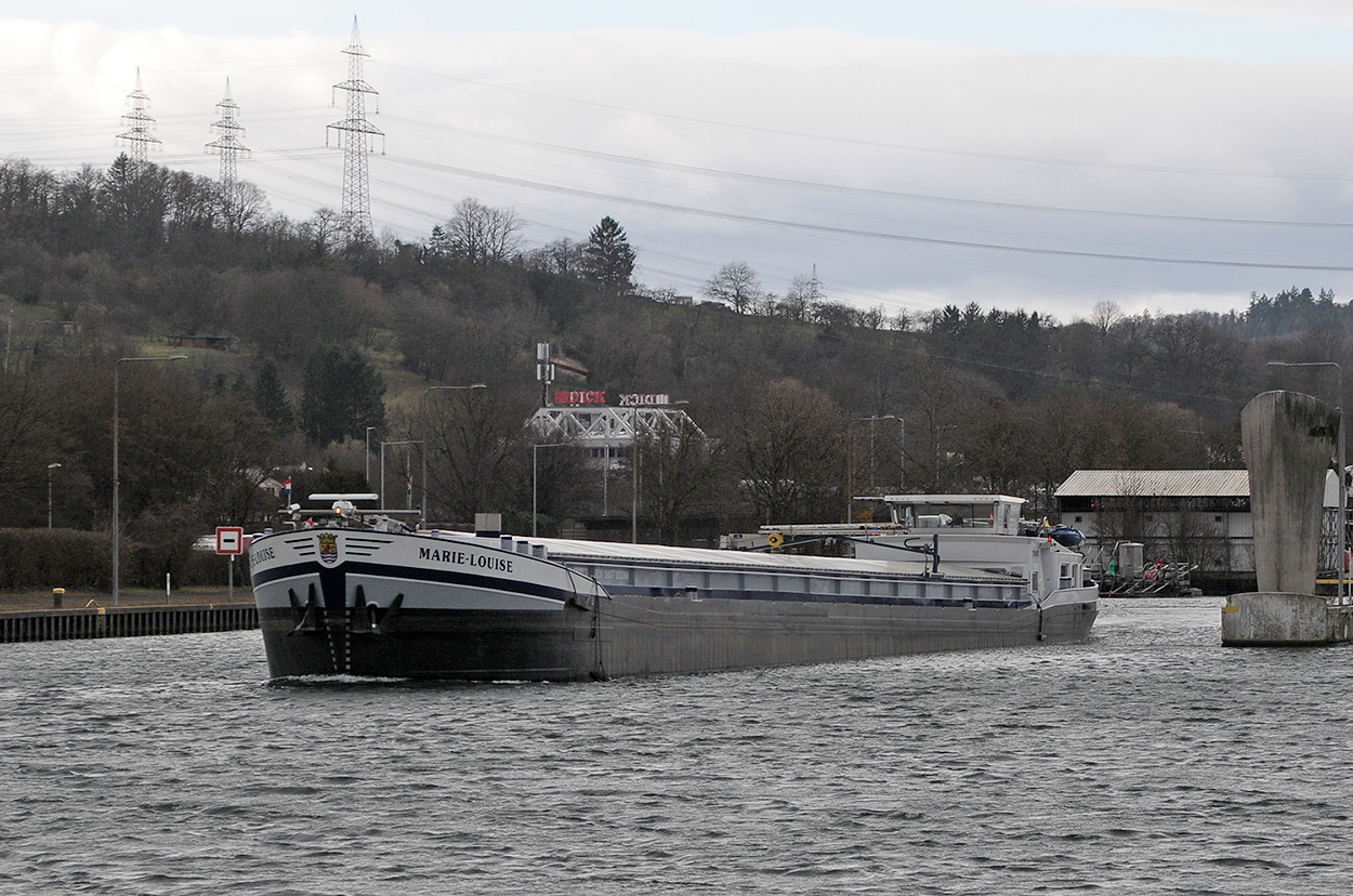 MARIE-LUISE (02315954) bei der Ausfahrt aus der Schleuse Deizisau 07.02.2024