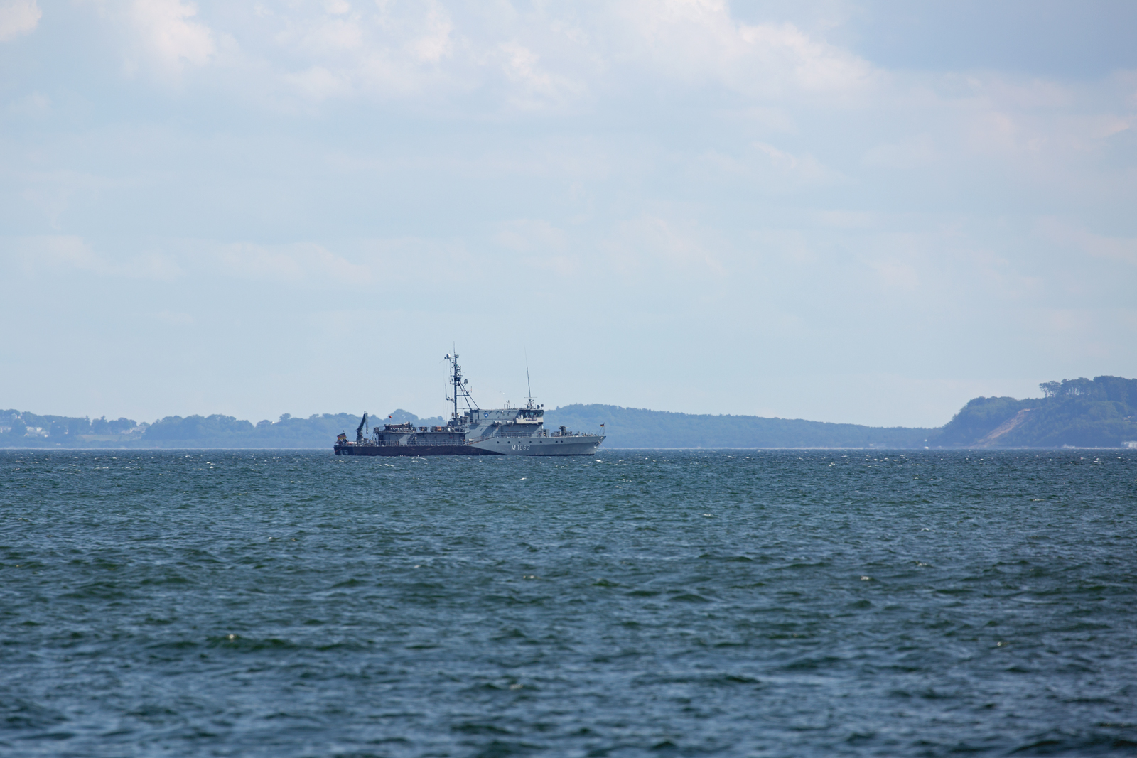 Minenabwehrfahrzeug M 1063 BAD BEVENSEN vor Rügen. - 13.07.2023