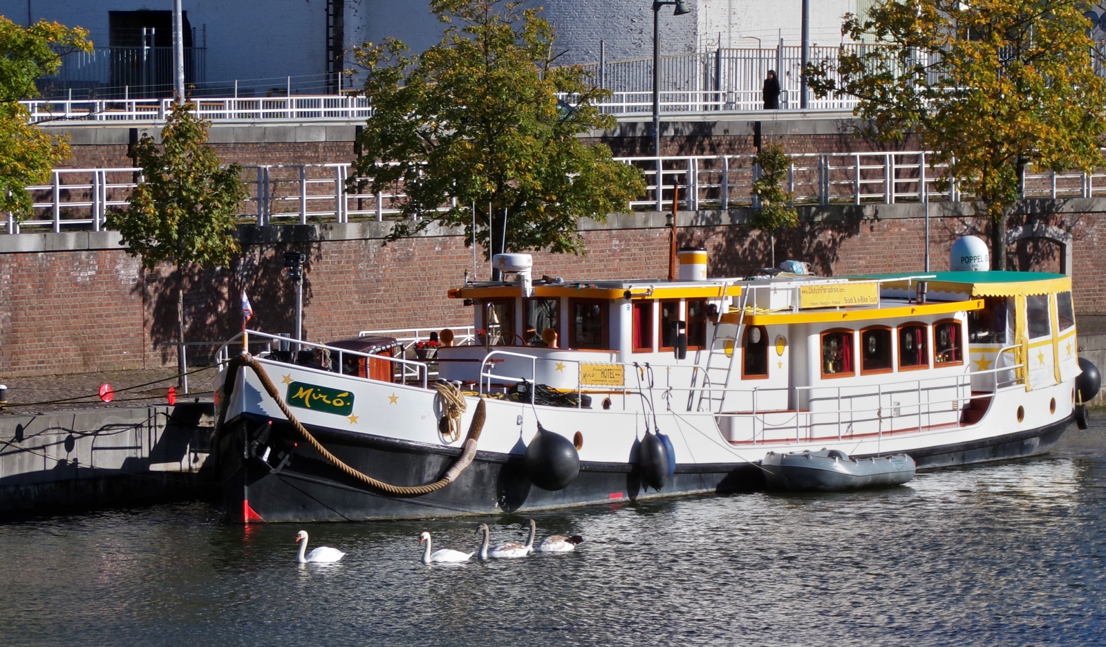MIRO, ENI 03010316; L 22,45 m; B 4,52 m; BJ 1916; Bau Werft: Gebr. Boot in Alphen a/d Rijn; EX Namen: ALVERNA / EGBERT / JANNY / ELISABETH /  Boot ist für Boat & Bike Tours unterwegs, Das Boot hat im Bootshafen in Maastricht angelegt. 10.2025 MIRO, ENI 03010316; L 22,45 m; B 4,52 m; BJ 1916; Bau Werft: Gebr. Boot in Alphen a/d Rijn; EX Namen: ALVERNA / EGBERT / JANNY / ELISABETH /  Boot ist für Boat & Bike Tours unterwegs, Das Boot hat im Bootshafen in Maastricht angelegt. 10.2025