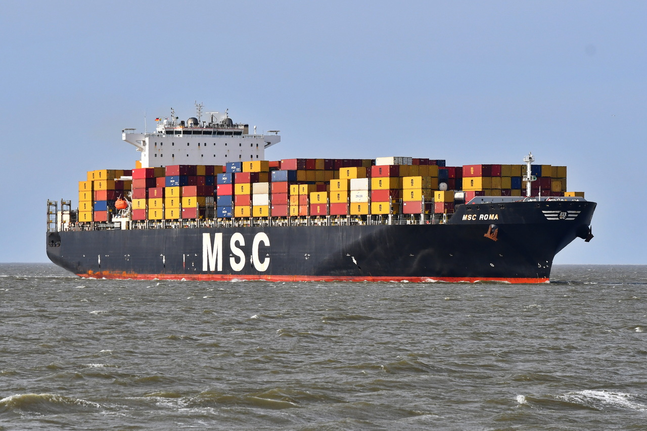 MSC ROMA , Containerschiff , IMO 9304447 , Baujahr 2006 , 337 x 45 m , 9178 TEU , 11.04.2026 , Alte Liebe Cuxhaven