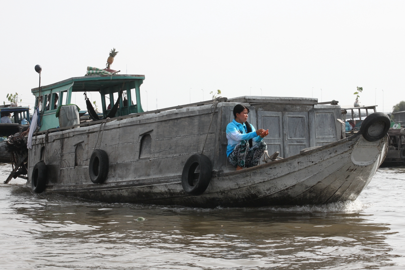 Namenloses Flussschiff; Eigner/Betreiber: privat; Datum: 08.11.2011;  Aufnahmeort: Can Tho, Mekong (Mekongdelta), Vietnam.  Namenloses Flussschiff; Eigner/Betreiber: privat; Datum: 08.11.2011;  Aufnahmeort: Can Tho, Mekong (Mekongdelta), Vietnam.