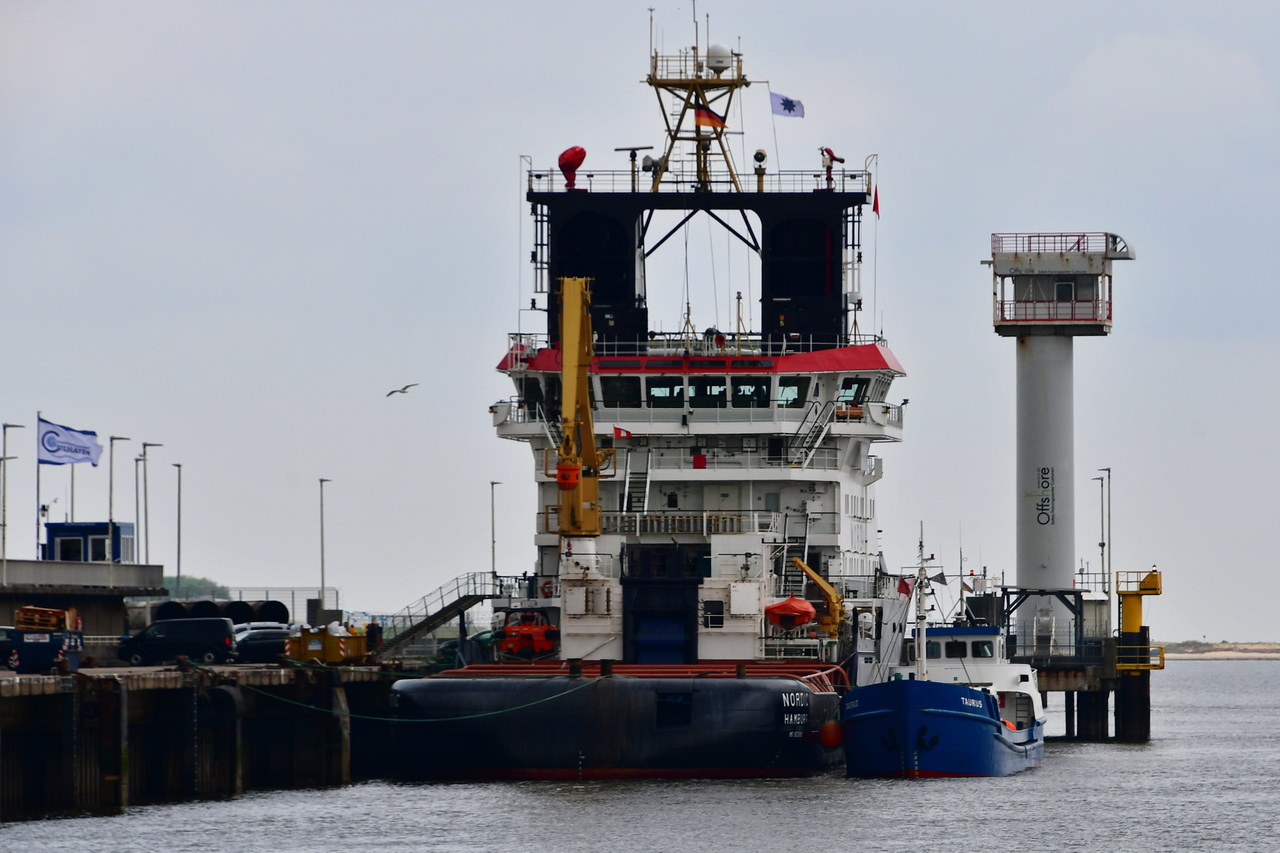 NORDIC , Hochseebergungsschlepper, IMO  9525962 , Baujahr 2010 , 78 x 16 m , 03.06.2026 , �berseebr�cke Cuxhaven