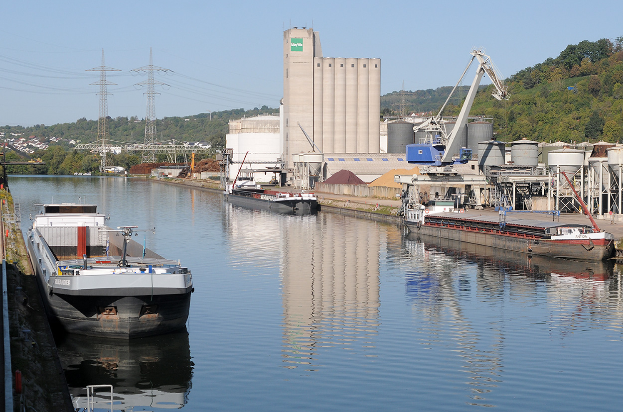 OLEANDER (2327017), RENA (2322943) & ANTIDA (2313503) im Plochinger Hafen 24.09.2023