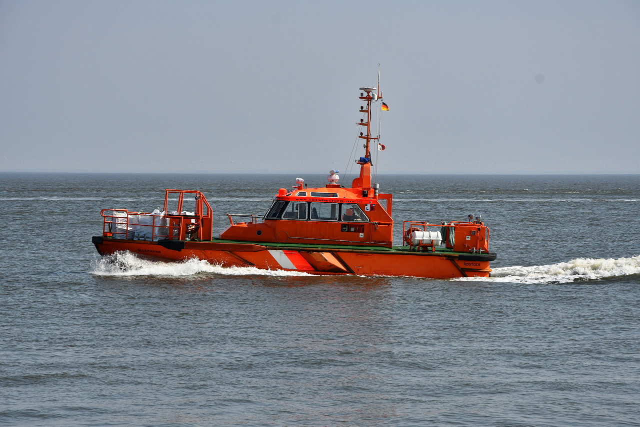 OLLERMANN , Port tender, MMSI 211222800 , Baujahr 11994 , 15 x 4 m , 15.04.2026 , Alte Liebe Cuxhaven
