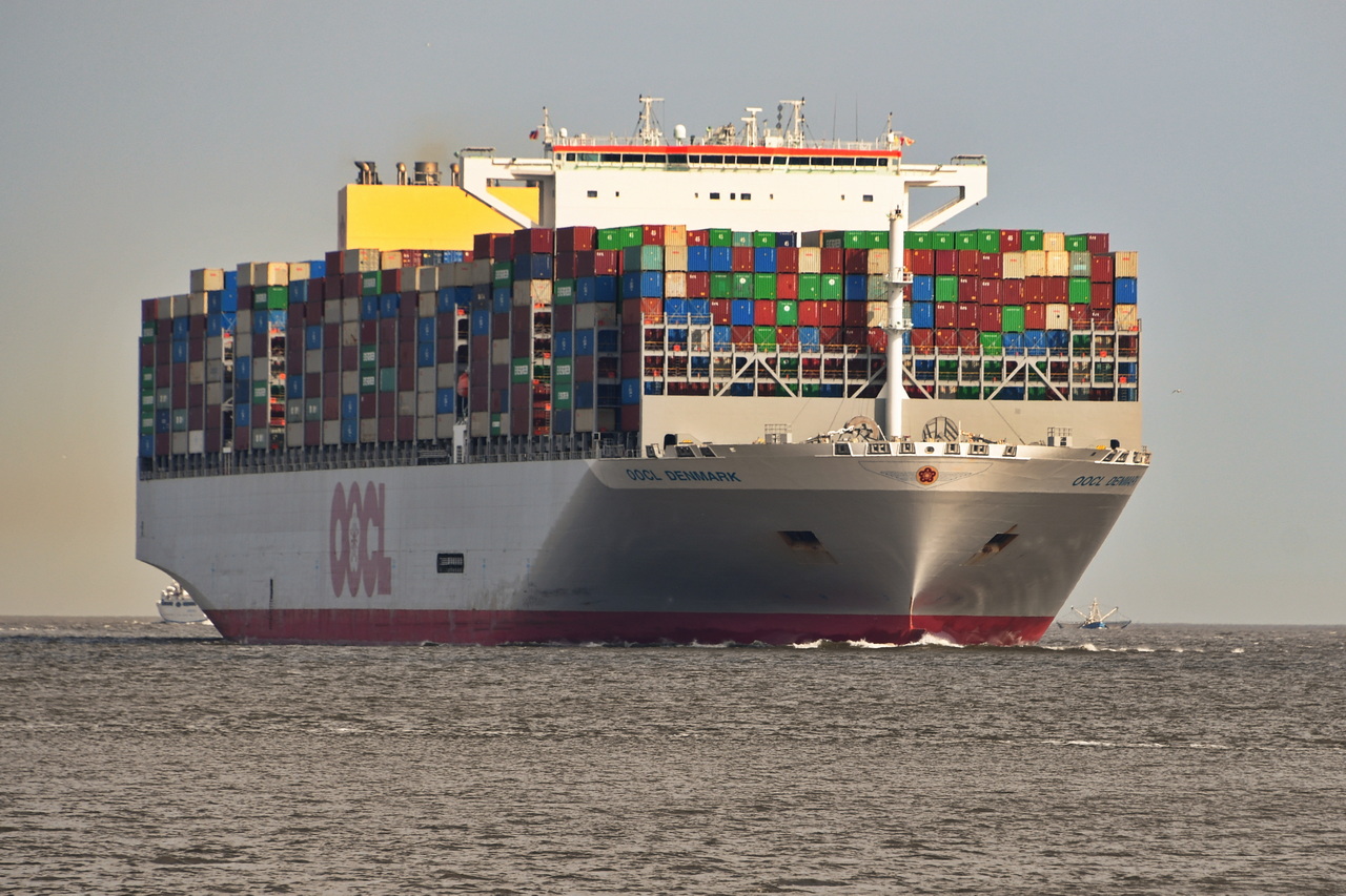OOCL DENMARK , Containerschiff , IMO  9922548 , Baujahr 2024 , 399 x  61 m , 24188 TEU , 29.05.2026 . Cuxhaven-Alte Liebe