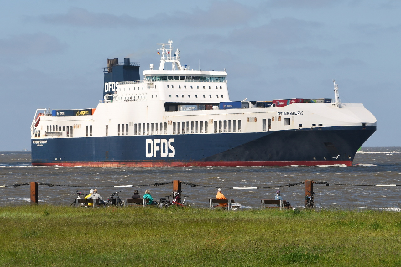 PETUNIA SEAWAYS , Ro-Ro Cargo Schiff , IMO 9259501 , Baujahr 2004 , 200 x 30 m , Cuxhaven-Alte Liebe , 27.05.2026 , 