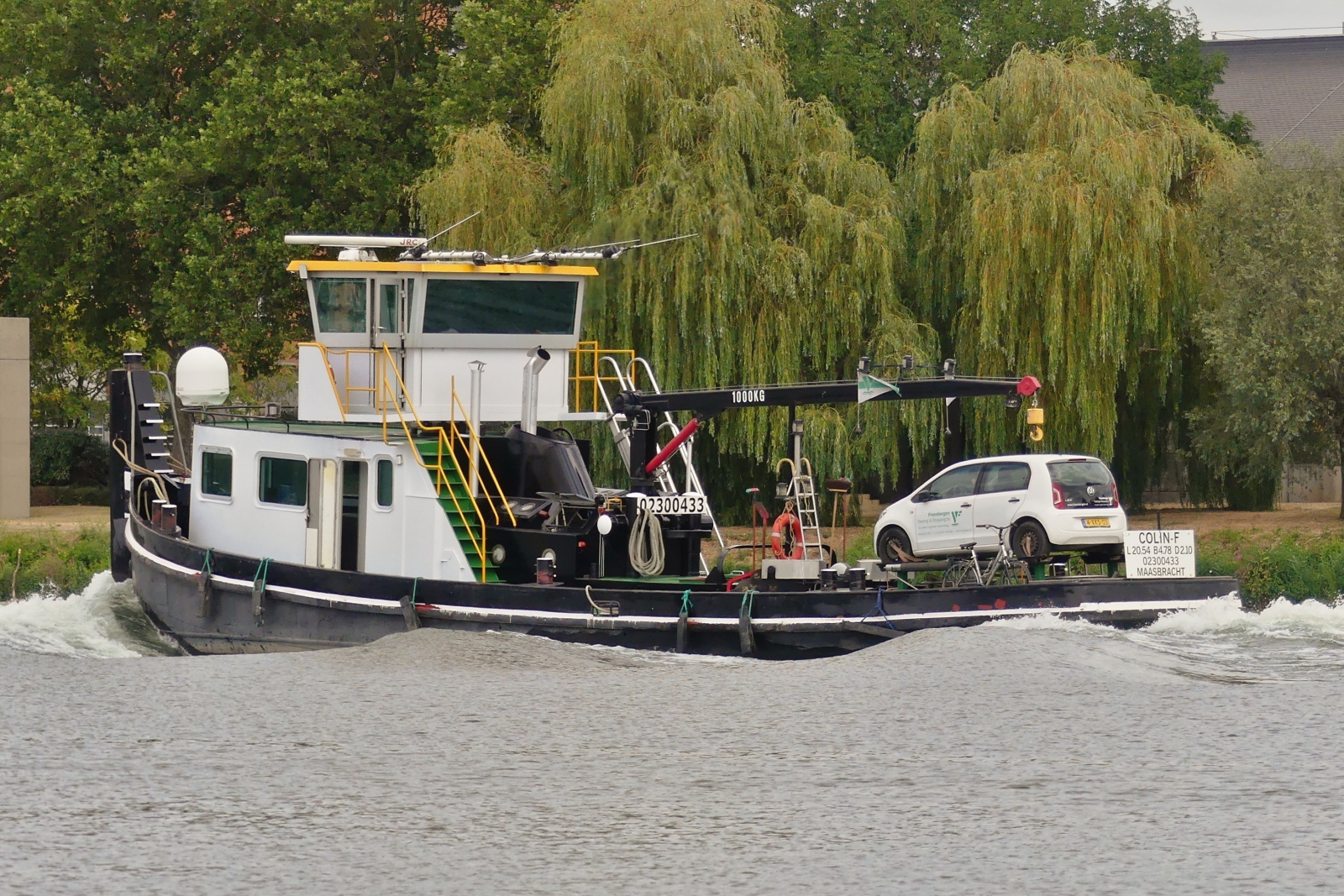 Schubboot COLIN F, ENI 02300433, L 20,45 m, B 4,78 m, gemeldet in Maasbracht, zu Tal auf der Maas nahe Maastricht. 24.07.2026
