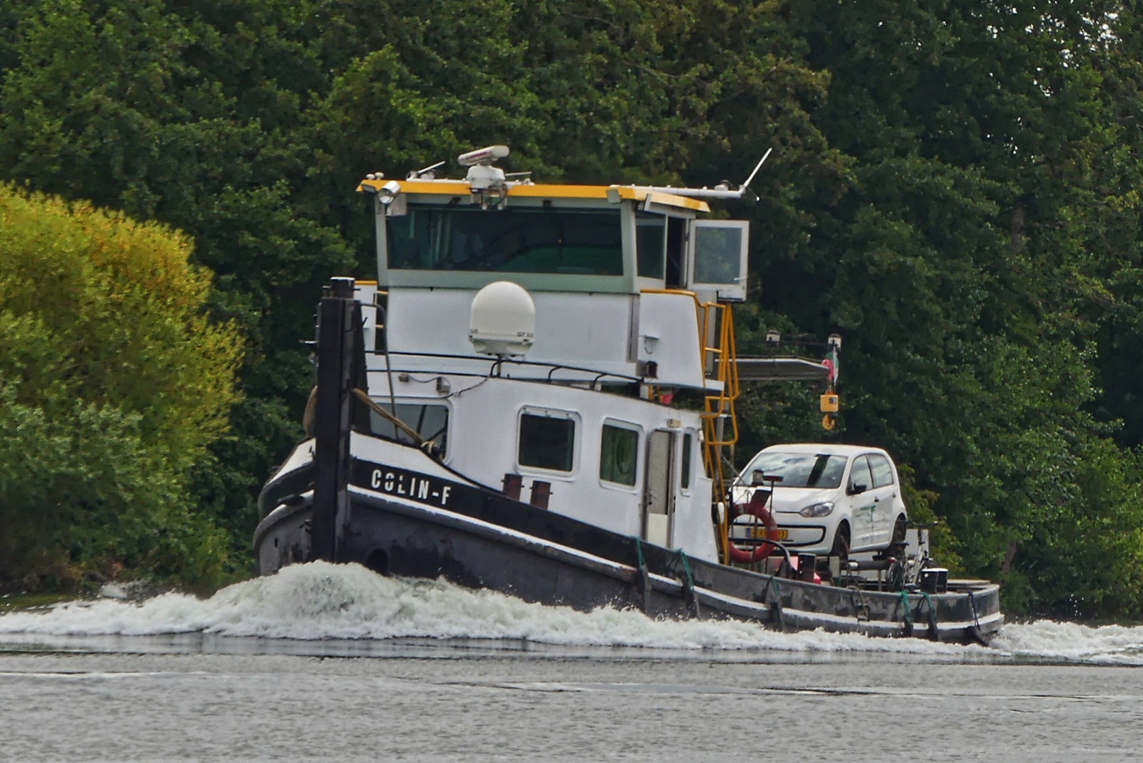 Schubboot COLIN F, ENI 02300433, L 20,45 m, B 4,78 m, gemeldet in Maasbracht, zu Tal auf der Maas nahe Maastricht. 24.07.2026