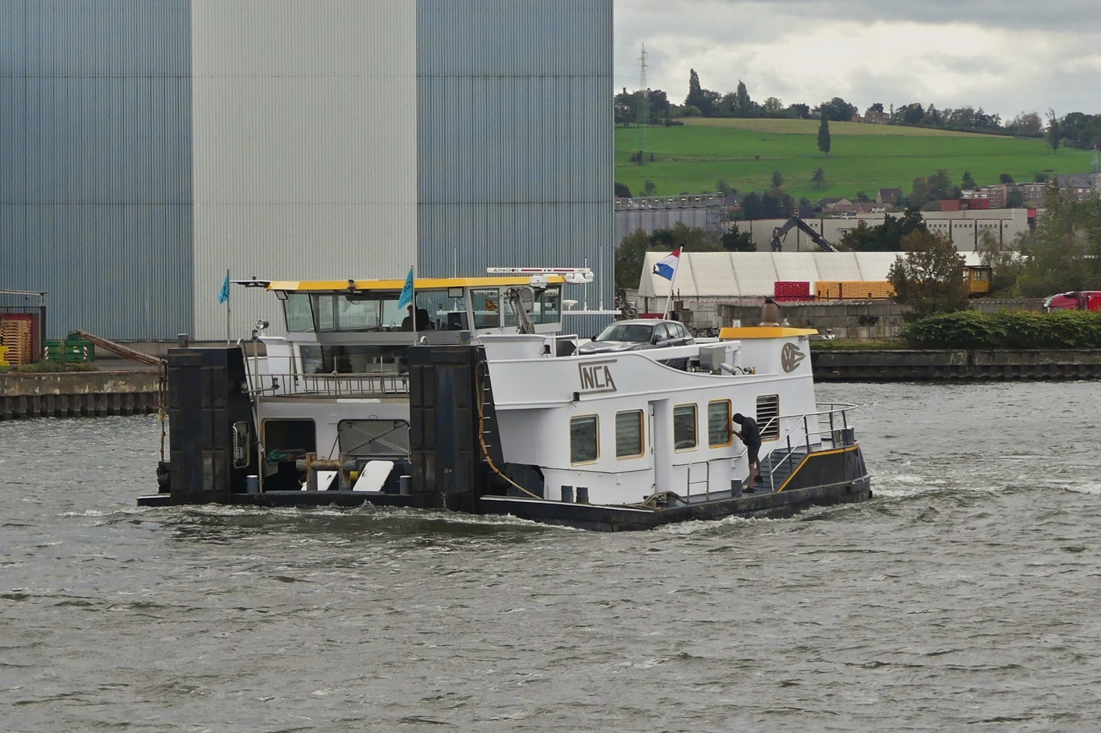 Schubboot INCA, ENI 02324513, BJ 2000, L 18,75 m, B 11 m, 51 t, aufgenommen im Frachthafengebiet von L�ttich auf dem Albertkanal, Heimathafen Papendrecht (NL).