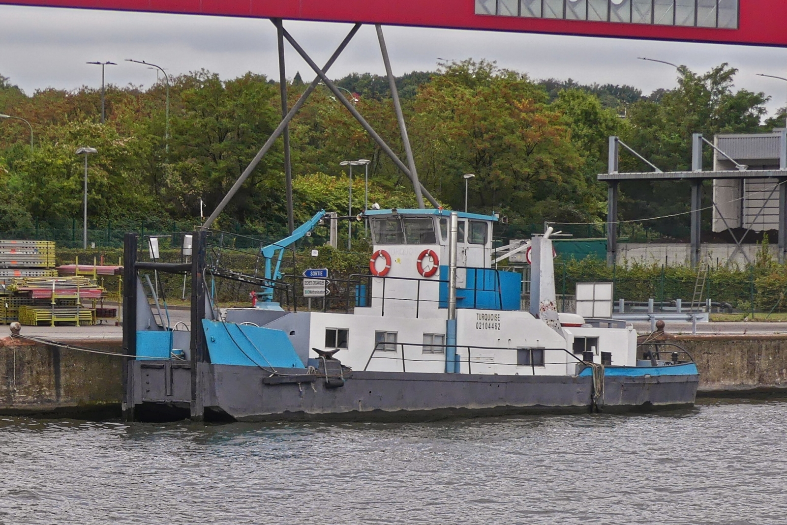 Schubboot Turquoise, ENI 0214462, wartet am Anleger auf dem Albertkanal auf seinen Einsatz. 09.2025