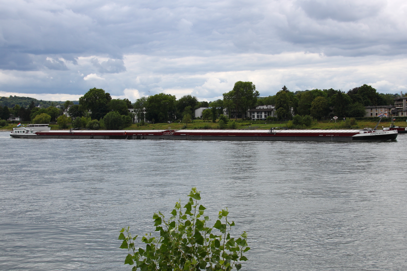 Schubverband aus SGMS INNOVATION (ENI 02328555) und GSL INNOVATION II (ENI 02328556), Flagge: NED. Am 23.07.2025 auf dem Rhein bei Bonn-Mehlem.