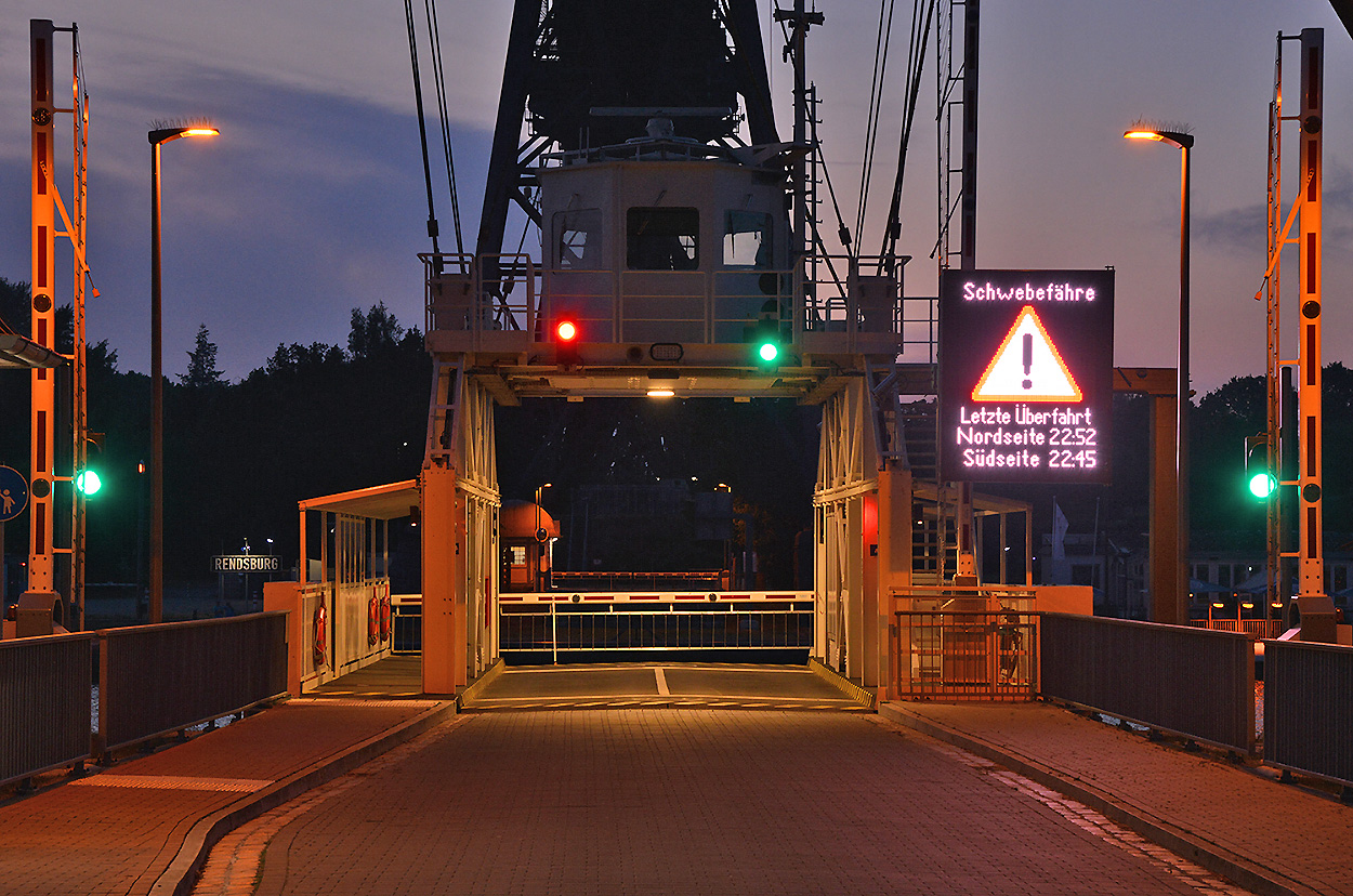 Schwebefähre Rendsburg in der Dämmerung an der Südseite 16.06.2023