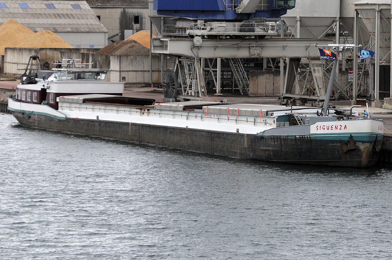 SIGUENZA (205355890)noch ohne Fracht im Hafen Plochingen 07.02.2024