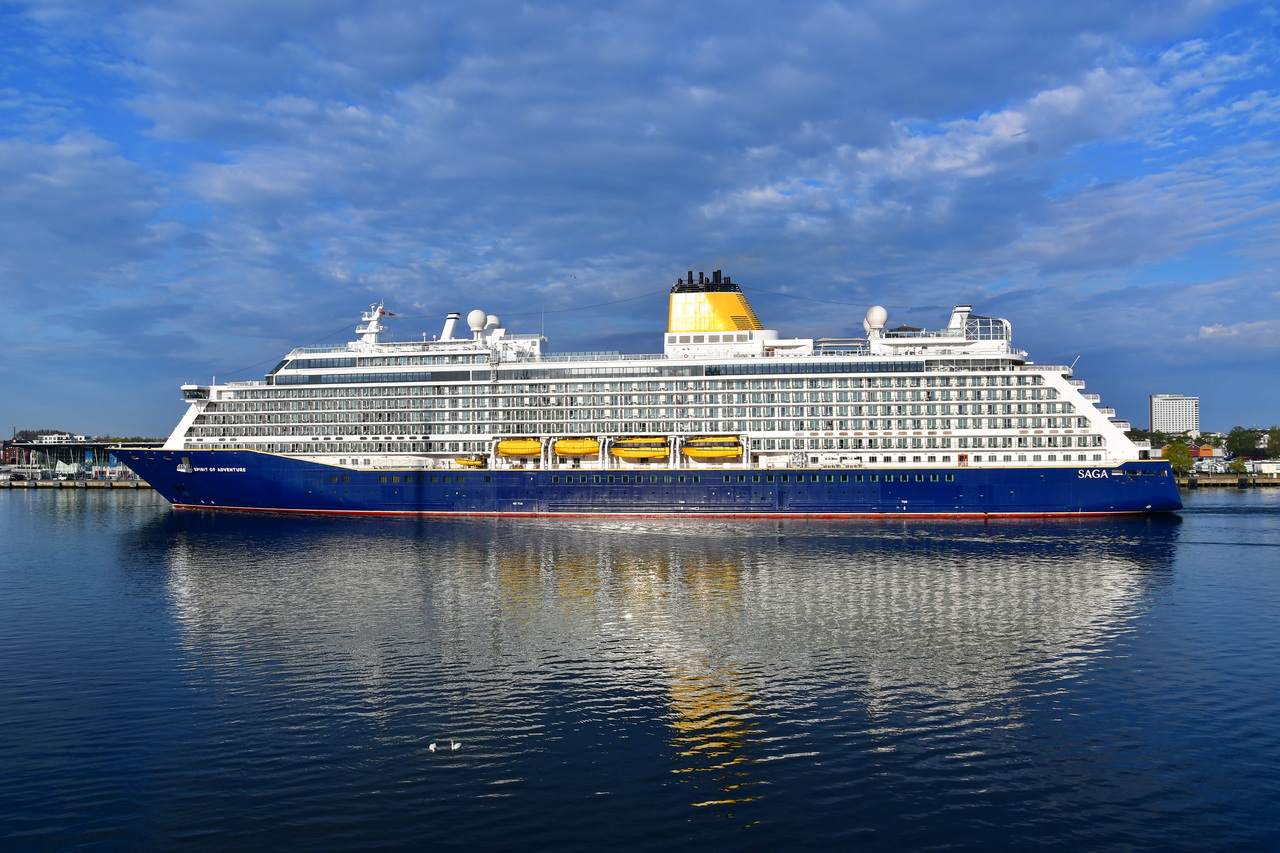 SPIRIT OF ADVENTURE , Kreuzfahrtschiff , IMO 9818084 , Baujahr 2020 , 236 x 31 m , 03.05.2026 , Rostock-Warnem�nde