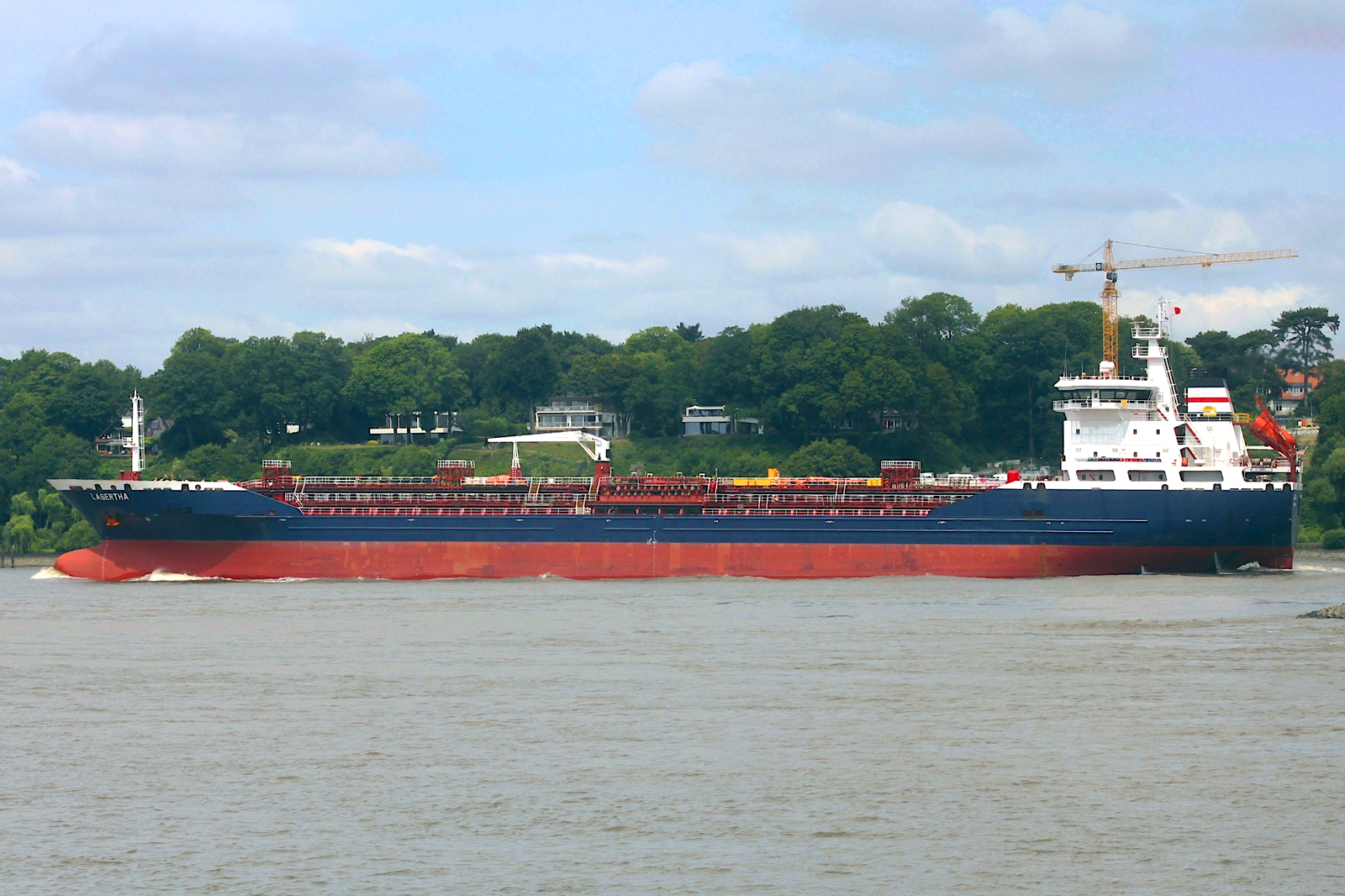 Tankschiff LAGERTHA (IMO 9410143); Datum: 11.07.2025; Aufnahmeort: Elbe/Hafen Hamburg, Deutschland.