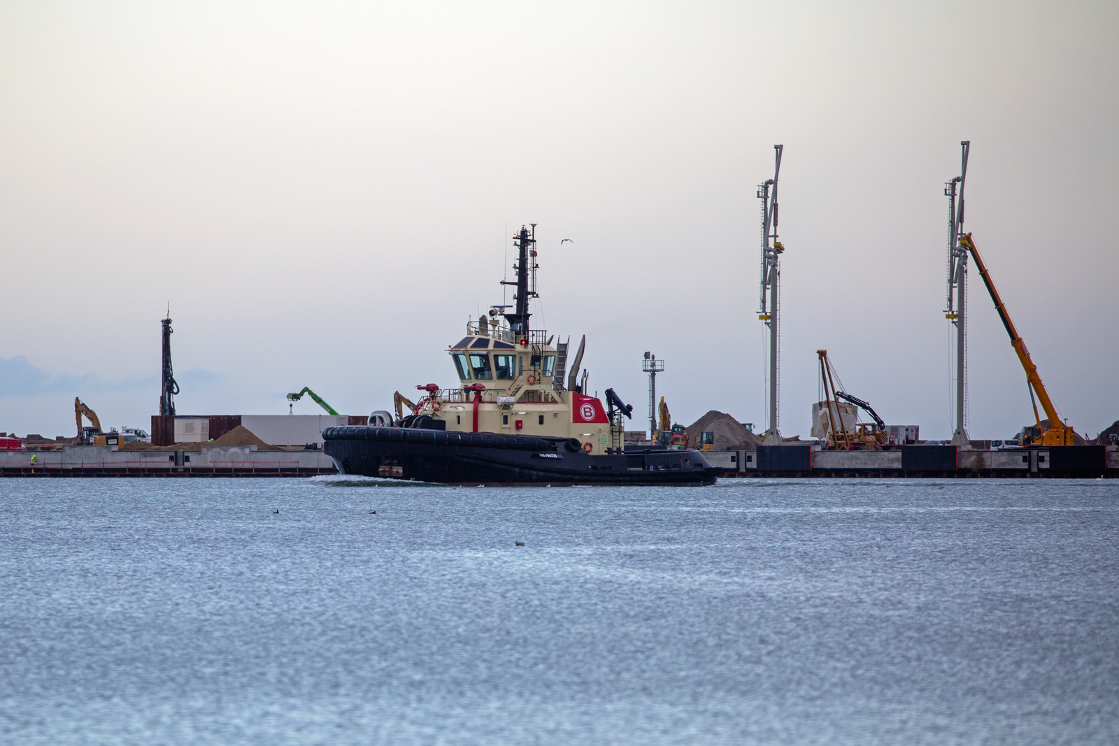 VB FRITZI (IMO 9863924) im Hafen von Mukran. - 08.02.2024