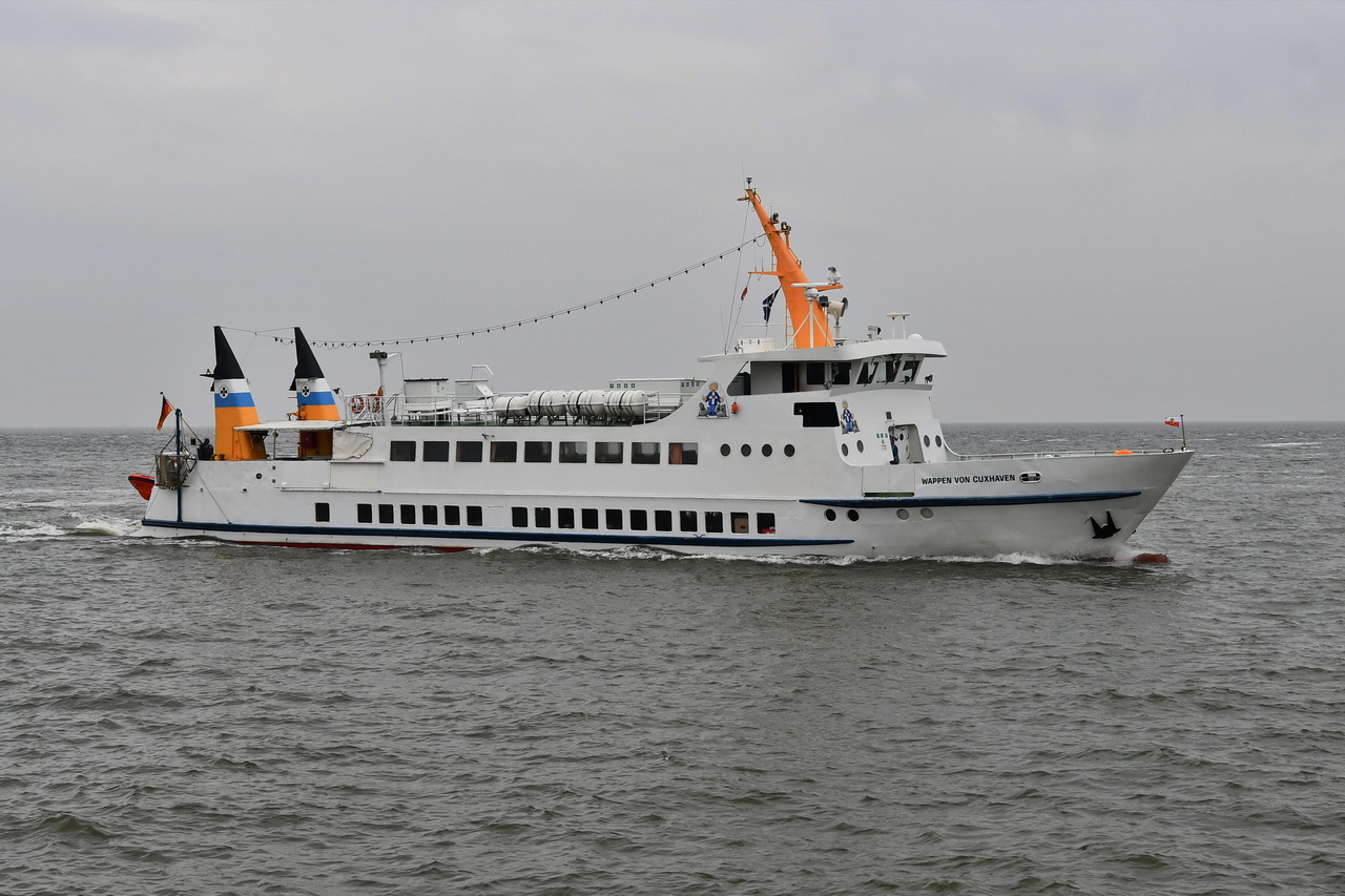 WAPPEN VON CUXHAVEN , Pasxenger Ship, IMO 7525918 , Baujahr 1976 , 	43 / 8 m , 13.04.2026 , Alte Liebe Cuxhaven