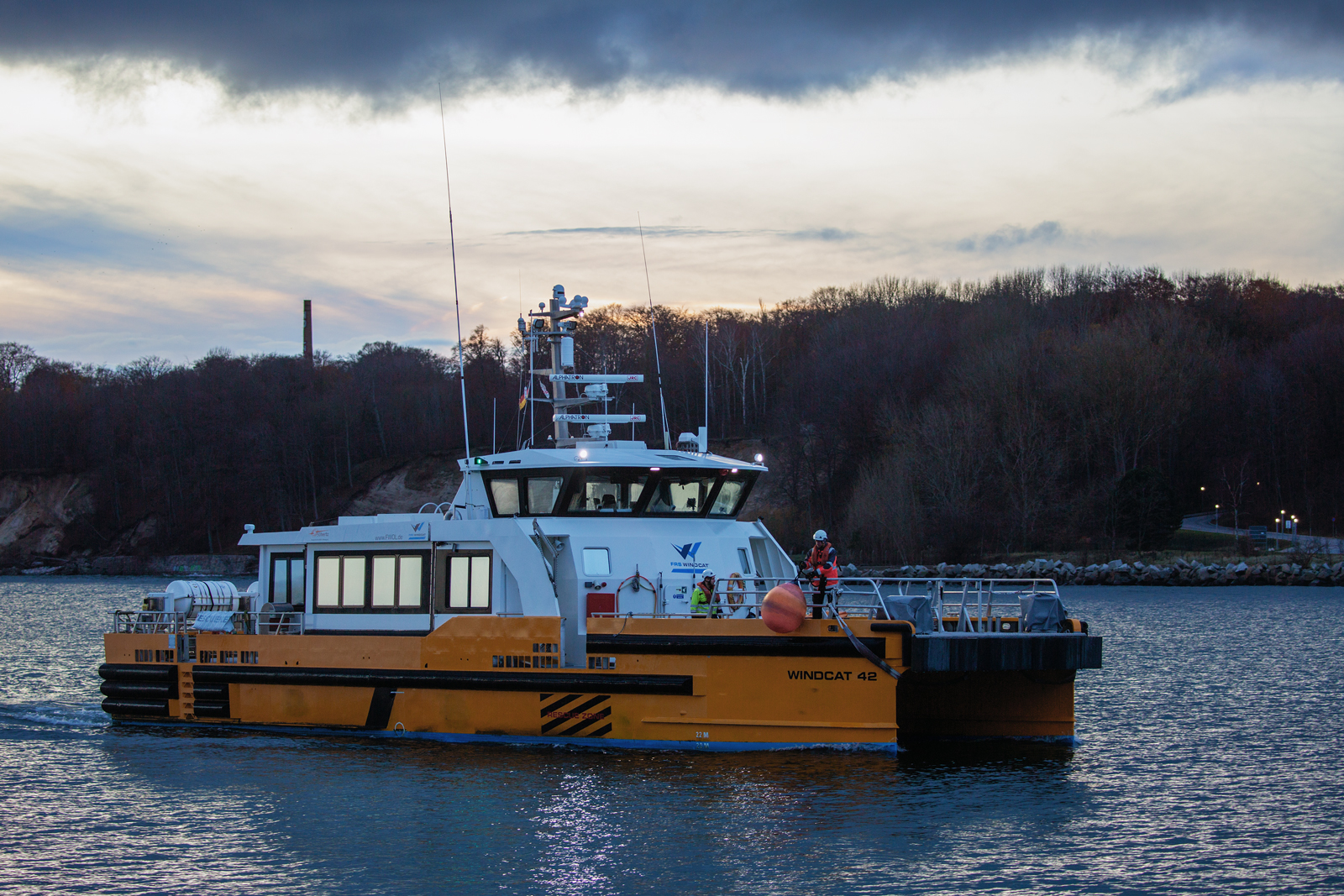 WINDCAT 42 wird im Sassnitzer Hafen zum Anlegen bereit gemacht. - 18.11.2023
