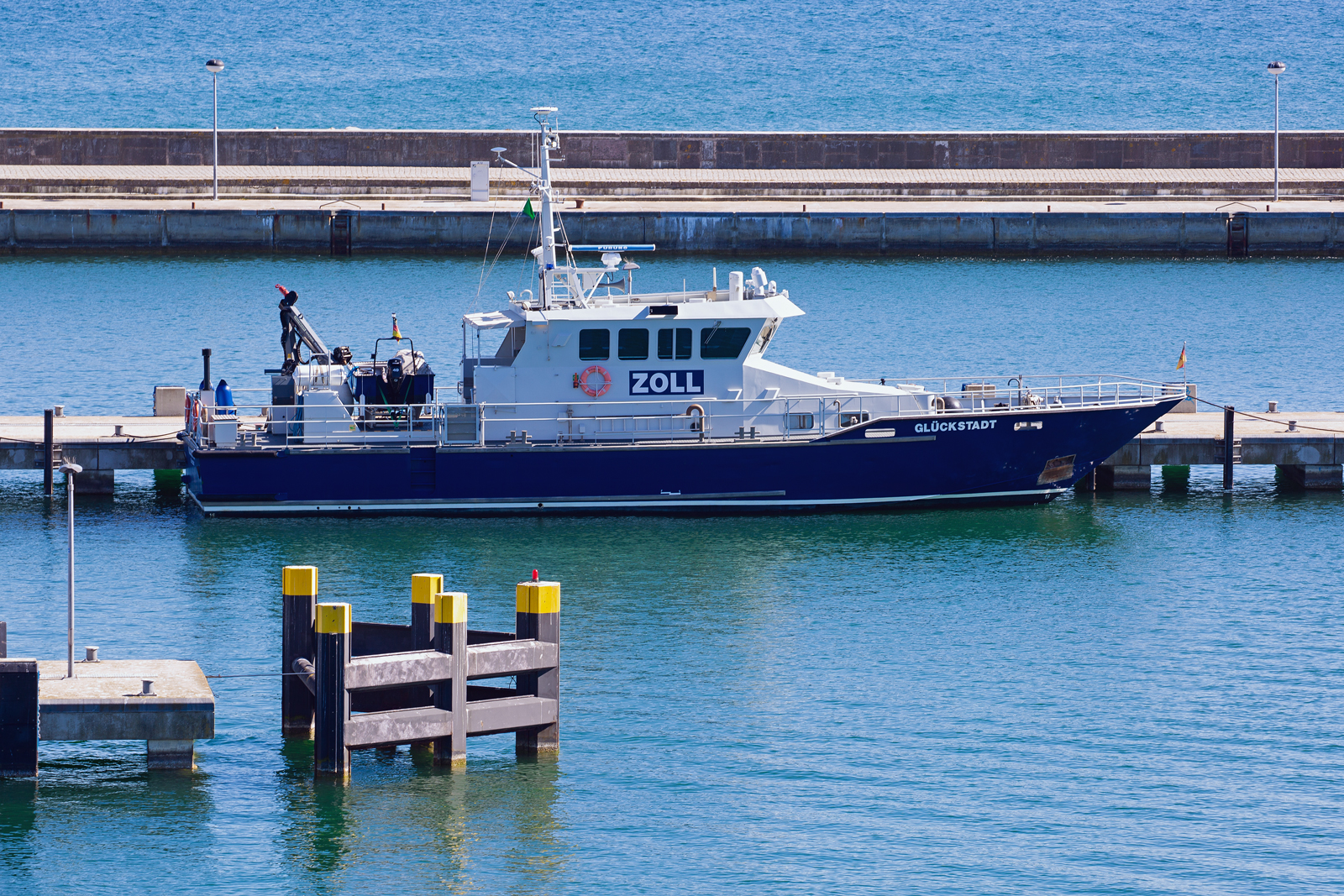 Zollkreuzer GLÜCKSTADT (IMO -) im Sassnitzer Hafen. - 28.04.2026
