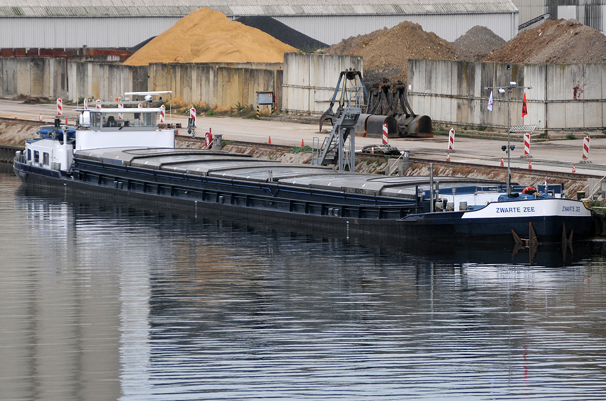 ZWARTE ZEE (2204791) im Plochinger Hafen 12.11.2023