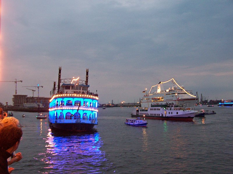  Auslaufparade mit der  Deutschland  bei den  Hamburger Cruise Days 2008 