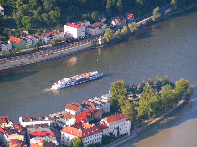  Kristallschiff bei einer  Erlebnisrundfahrt  auf der Donau kurz vor der Einmündung von Ilz und Inn.   070616