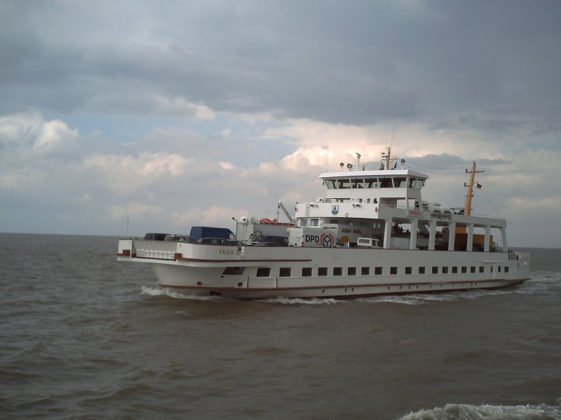 11.7.08 Die Frisia I im Einsatz zwischen Norddeich und Norderney.
Das Schiff wurde 1971 auf der Meyer-Werft in Papenburg gebaut.