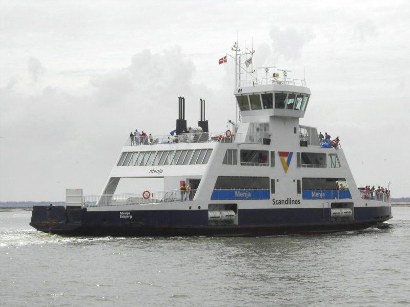 2 Fhren der  Scandlines  verbinden das Festland vom Esbjerger Hafen aus mit Fan. Hier ist die Fhre  Menja  zu sehen, die gerade Esbjerg in Richtung Fan verlsst