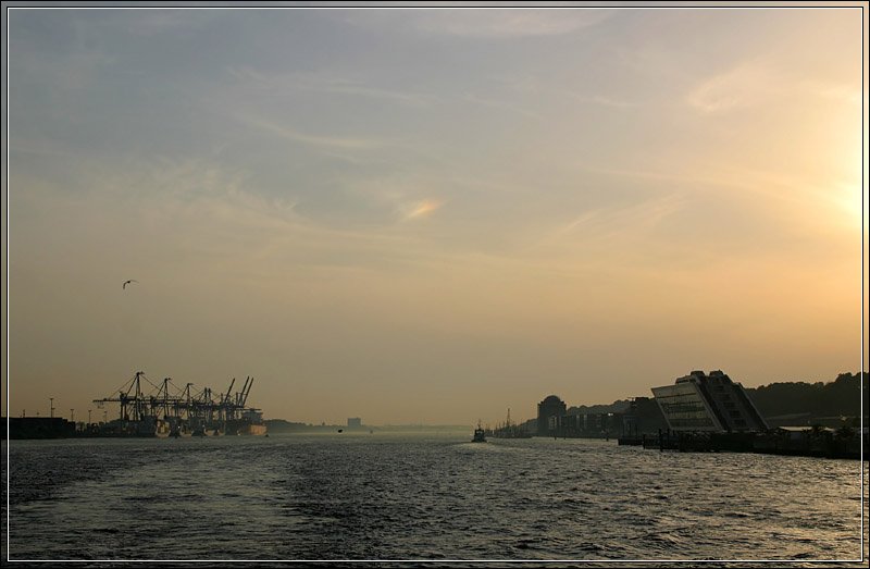 Abendstimmung an der Elbe bzw. am Hafen von Hamburg. 16.7.2007 (Matthias)