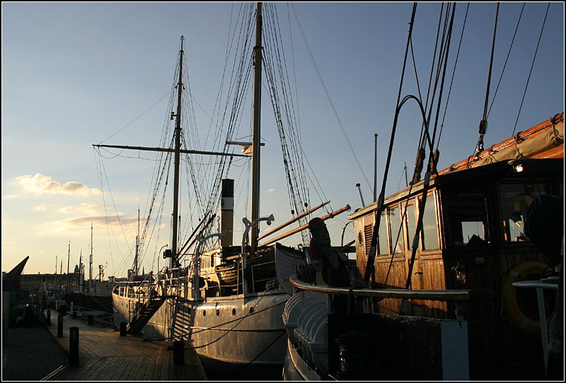 Abendstimmung im Hafen von Stockholm, hier am Kai auf Skeppsholmen. 14.8.2007 (Matthias)