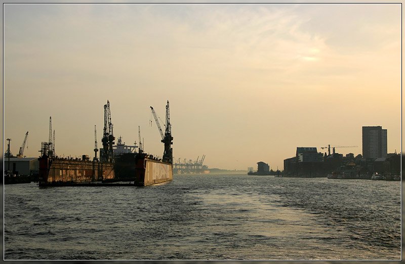 Abendstimmung im Hamburger Hafen. 16.7.2007 (Matthias)