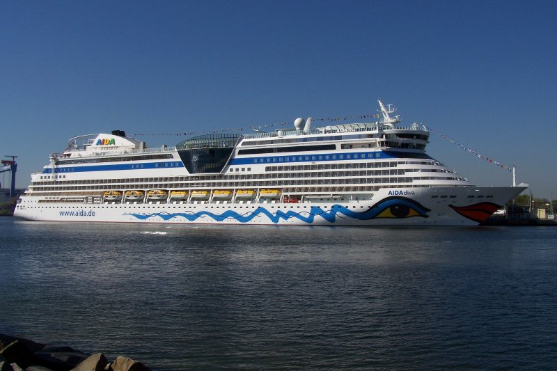 AIDA diva am Passagierkai in Warnemnde