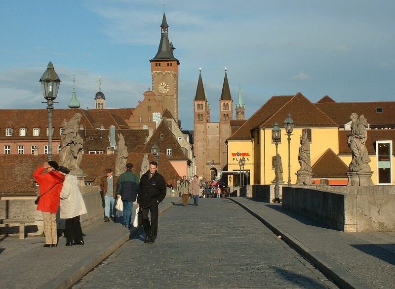 Alte Brcke ber den Main im Mrz 2004